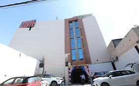Hotel Lavit Couple Friendly Near Faridabad Metro Station